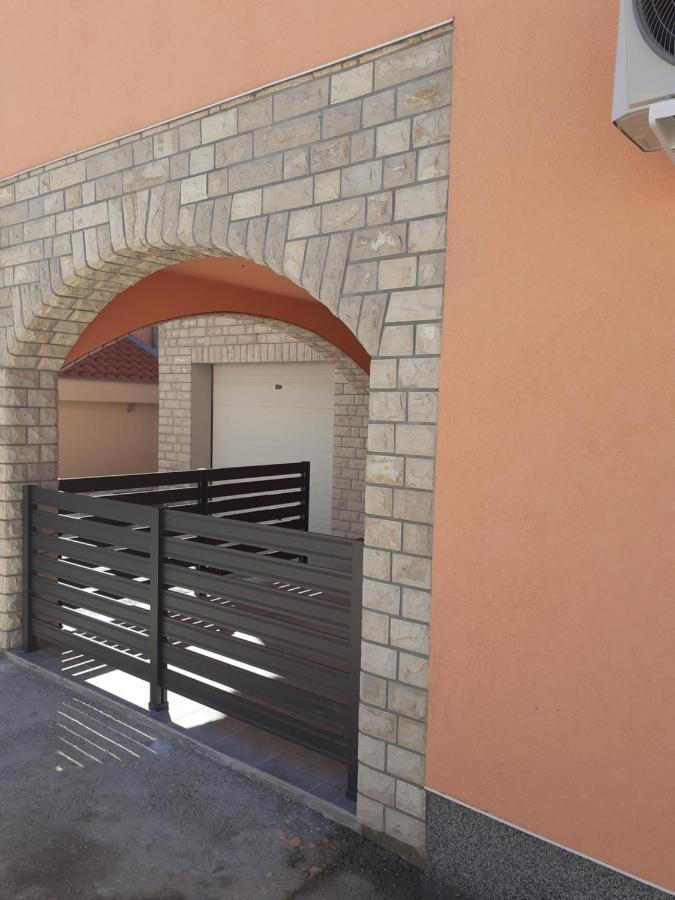 Apartmani Kid Vir Exterior foto