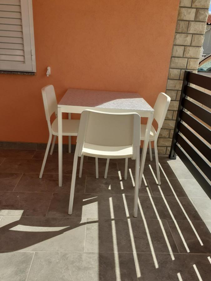 Apartmani Kid Vir Exterior foto