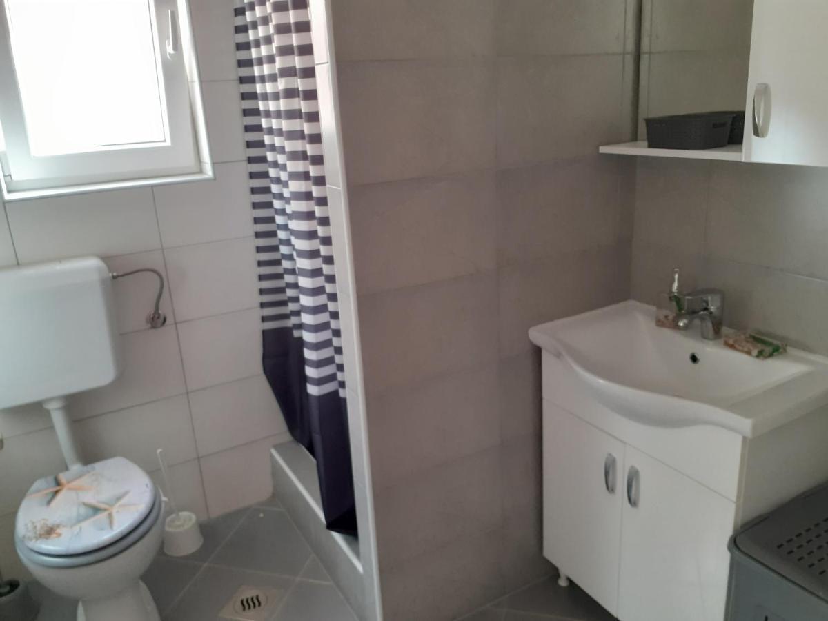 Apartmani Kid Vir Exterior foto