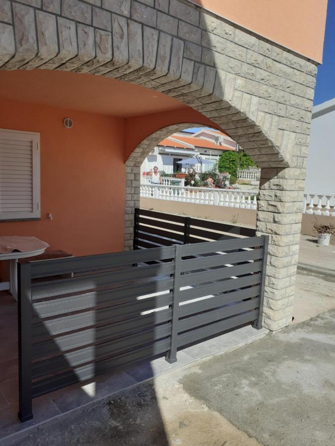 Apartmani Kid Vir Exterior foto